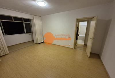 Apartament cu 2 camere semidecomandat în Apusului