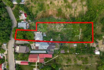 Teren Construcții intravilan de 2700 mp, în Bucium