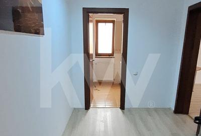 Spatiu de birouri , ultracentral , 90mp , 2 camere, hol, 1 baie. - 1