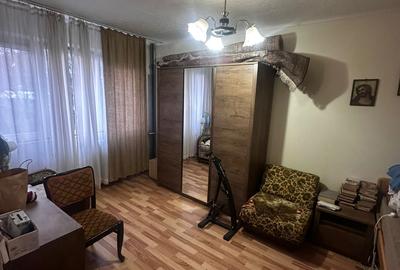 Apartament cu 2 camere semidecomandat, mobilat în Podu Roș