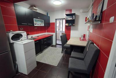 Apartament cu 3 camere decomandat în Nicolina