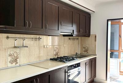 Apartament cu 2 camere decomandat în Mogoșoaia