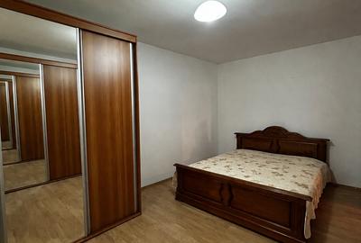 Apartament cu 3 camere semidecomandat, mobilat în Alecu Russo