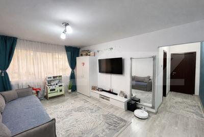 Apartament cu 3 camere semidecomandat, mobilat în Craiovița Nouă