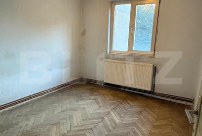 Apartament cu 3 camere semidecomandat în Vlahuță