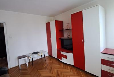 Apartament cu 2 camere decomandat, mobilat în Central