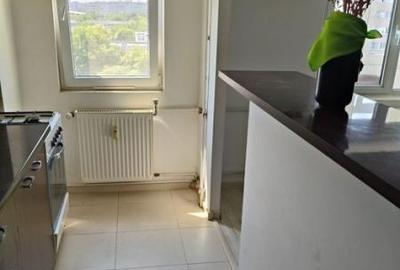 Garsonieră decomandată în Titan