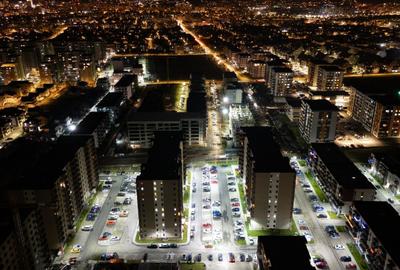 Apartament cu 3 camere decomandat în Tractorul