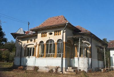 Casă individuală cu 7 camere în Cioboți