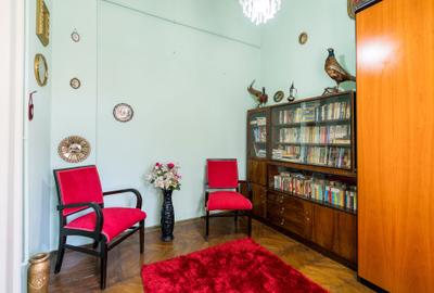 Casă individuală cu 6 camere în Central