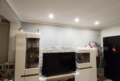 Apartament cu 4 camere semidecomandat, mobilat în Florești