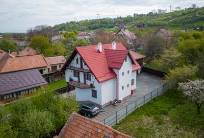 Casă cu 7 camere în Bran