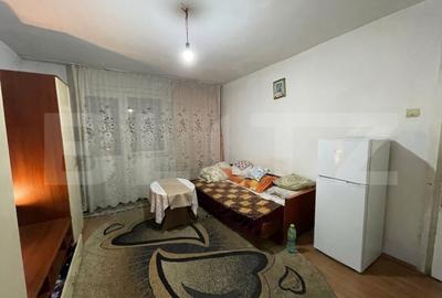 Apartament cu 3 camere semidecomandat, mobilat în Cornitoiu