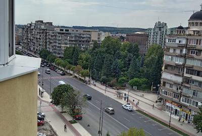 Apartament cu 3 camere decomandat în Decebal