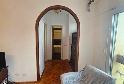 Apartament cu 3 camere semidecomandat în Vatra Luminoasă