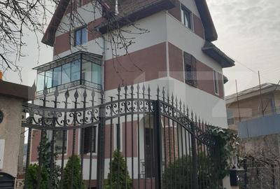 Casă individuală cu 11 camere în Central