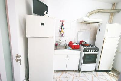 Inchiriere Gars 42mp la Veteranilor  bloc de 4 etaje langa metrou Lujerului 10 m - 13