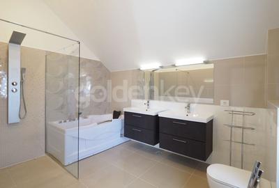 Vila cu 5 dormitoare, garaj dublu si piscina proprie - 11