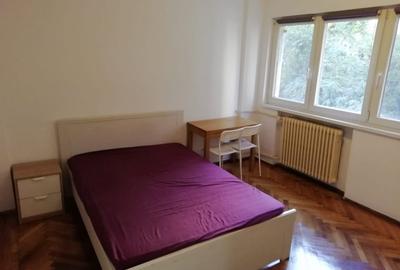 Garsoniera situata in P-ta Rosetti la etaj 1, mobilata, renovata - 2