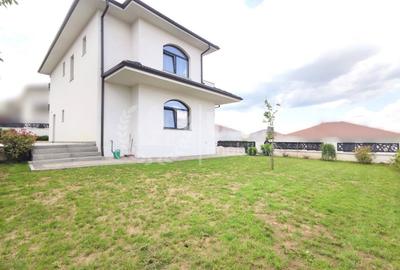 Casă individuală cu 4 camere în Dezmir