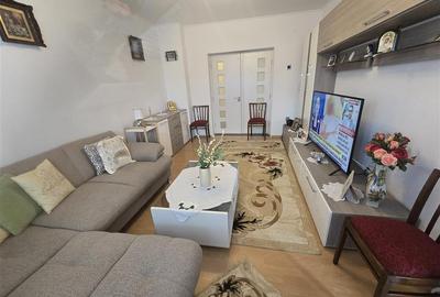 Apartament cu 3 camere decomandat, mobilat în Central