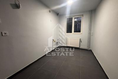 Apartament cu 2 camere semidecomandat în Ghiroda
