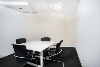 Acces la un spațiu de birou profesional pentru 10 persoane în Regus Charles de - 1