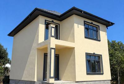 Casă individuală cu 4 camere în Lumina
