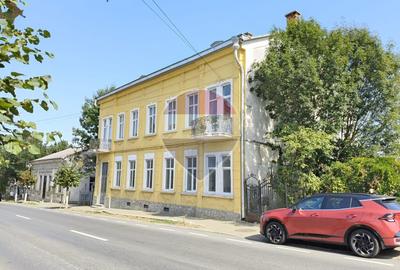 Casă individuală cu 18 camere în Central