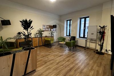 Birou, de 273.00 mp, în Central