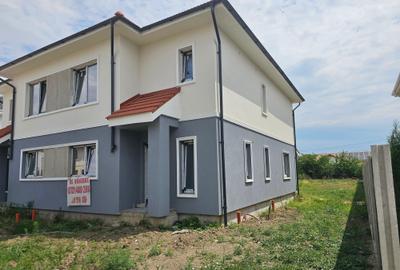 Duplex cu 3 camere în Moșnița Nouă