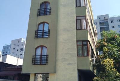 Apartament cu 3 camere decomandat în Banu Manta