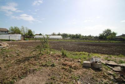 Teren Construcții intravilan de 492 mp, în Lazu