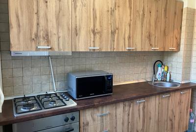 Apartament cu 3 camere semidecomandat în Ștefan cel Mare