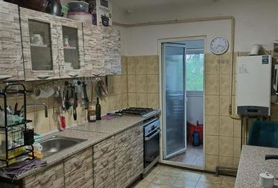 Apartament cu 3 camere decomandat în Aeroport