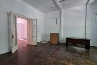 Casa in zona centrala parter si subsol cu acces auto - 9