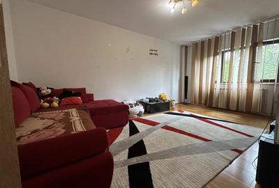 Apartament cu 3 camere decomandat, mobilat în Aradului