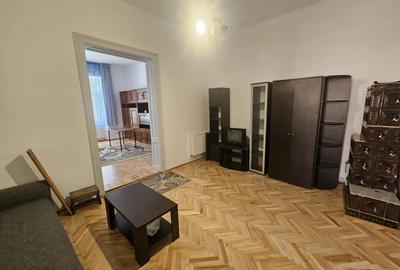 Apartament cu 4 camere semidecomandat, mobilat în Gruia