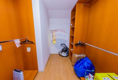 Casă cu 7 camere, 10 ari de vânzare la drumul principal cu 2 intrari - 19