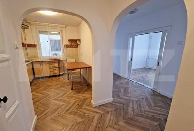 Apartament cu 3 camere decomandat, mobilat în Dacia