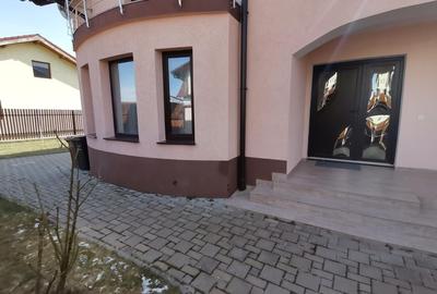 INCHIRIEZ casa 5 camere decomandate ,cu garaj,zona Calea Cisnadiei - 17