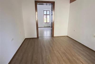 Inchiriez Spatiu  Comercial cu intrare din Bulevard - 21