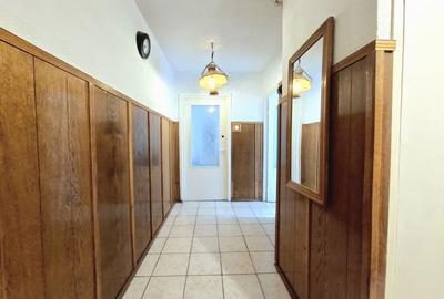 Apartament cu 4 camere semidecomandat în Codlea