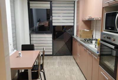 Apartament cu 3 camere semidecomandat, mobilat în Bună Ziua
