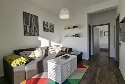 Apartament cu 3 camere semidecomandat, mobilat în Europa