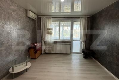 Apartament cu 3 camere semidecomandat, mobilat în Micro 17