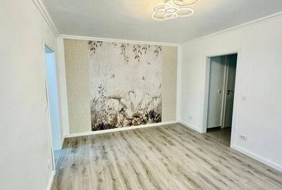 Apartament cu 3 camere semidecomandat în Podu Roș