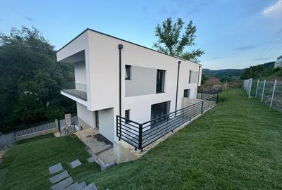 Duplex cu 4 camere în Tăuți