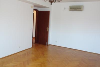 Bloc tip Boutique, constr.2000, cu 2 intrari si parcare subterana - 9
