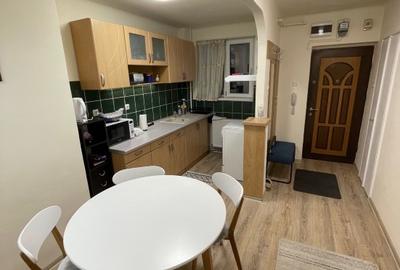Apartament cu 2 camere semidecomandat, mobilat în Central